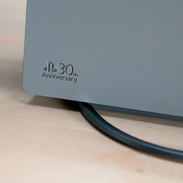 SONY PlayStation 5 Slim Digital Edition – 30th Anniversary Limited Edition Bundle, 1 TB, Gris - Imagen 4